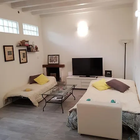 La Casa Degli Artisti 公寓 *